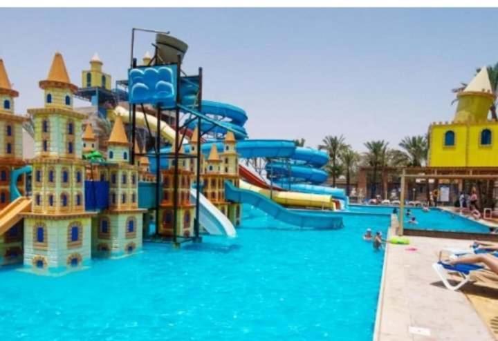 Mirage Bay Resort & Aqua Park Apartment ฮูร์กาดา ภายนอก รูปภาพ